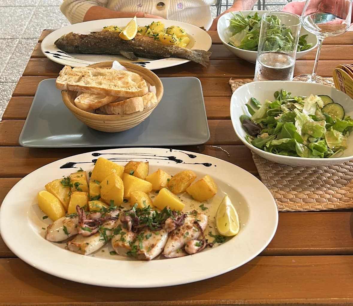 Frisch zubereitete mediterrane Speise